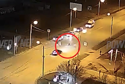 Автомобиль врезался в школьников на зебре в Волжском