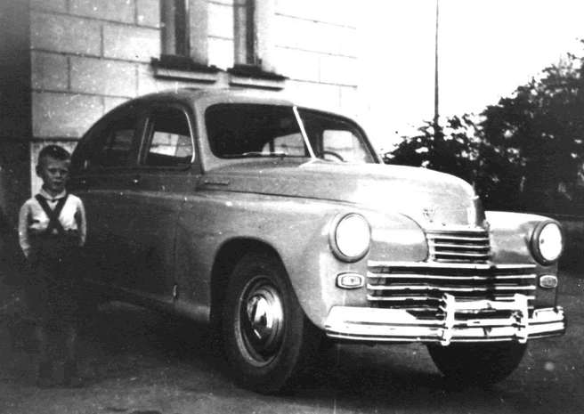 Август 1948 года. На фото — первый в Тюмени автомобиль «Победа» | Источник: Сергей Палкин, Тюмень до нашей эры / Vk.com