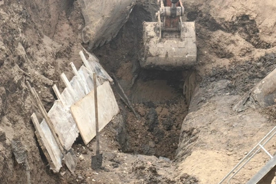 Двое рабочих погибли при обвале грунта
