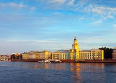 В Петербурге апокалипсис: деревья падают на людей, в воде тонут машины