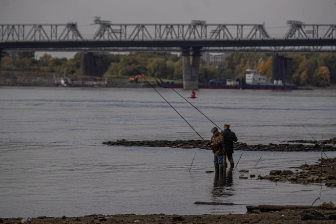 Многие сибиряки любят рыбалку | Источник: Александр Ощепков / NGS.RU