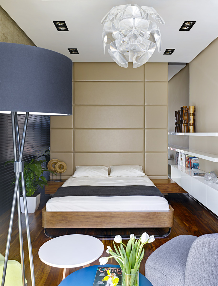 Спальня. Система хранения, настенные панели с обивкой из натуральной кожи и кровать BED № 1, все — Max Kasymov Design.