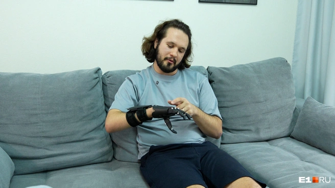 Чтобы зафиксировать пальцы, достаточно отщелкнуть переключатель | Источник: Кирилл Кушнов / E1.RU