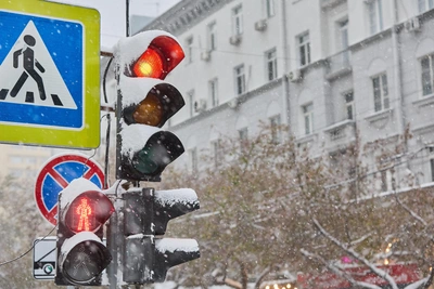 Навигатор 2ГИС в Новосибирске показывает фазы светофоров