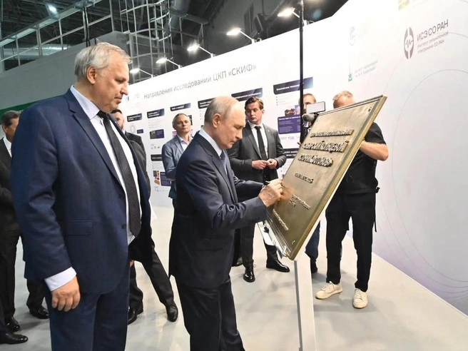 Владимир Путин оставил автограф | Источник: «Новосибирь» / Telegram