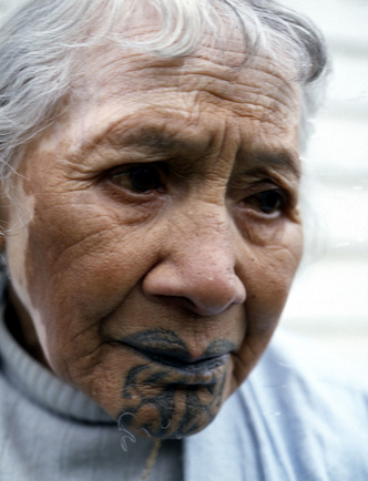 Пожилая женщина маори