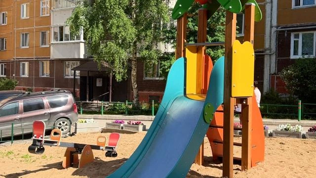 Также новая игровая площадка теперь есть у жителей дома на Старцева, 21 | Источник: пресс-служба Пермской городской думы
