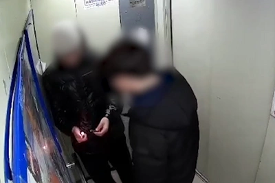 Магнитогорские подростки устроили взрывы петард в подъезде