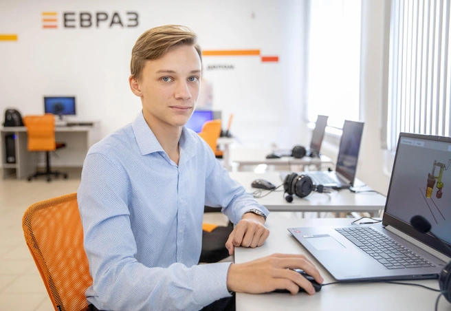Студенты НТИ УрФУ ведут проектную деятельность на базе реальных производственных задач ЕВРАЗа уже с первого курса | Источник: ЕВРАЗ