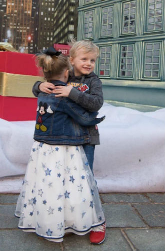 Фото №4 - Зачем княгиня Шарлен отправилась с детьми к Санта-Клаусу