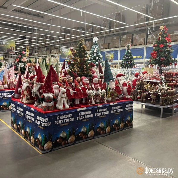 «Полный Джингл Белс». Посмотрите, как Новый год подкрадывается к Петербургу в октябре | Источник: Мария Цыганкова / «Фонтанка.ру»