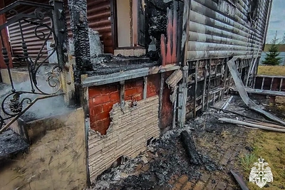 Пожарные не допустили огонь в жилые комнаты дома