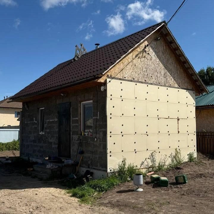 Семья с двумя детьми ютится в бане | Источник: Анастасия Сорокина