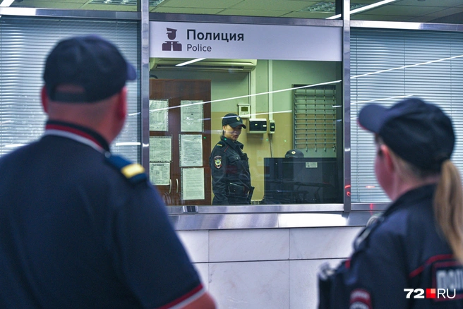 То, что по графику у сотрудника угрозыска должен быть отпуск, совсем не значит, что он туда попадет | Источник: Артем Устюжанин / Городские медиа