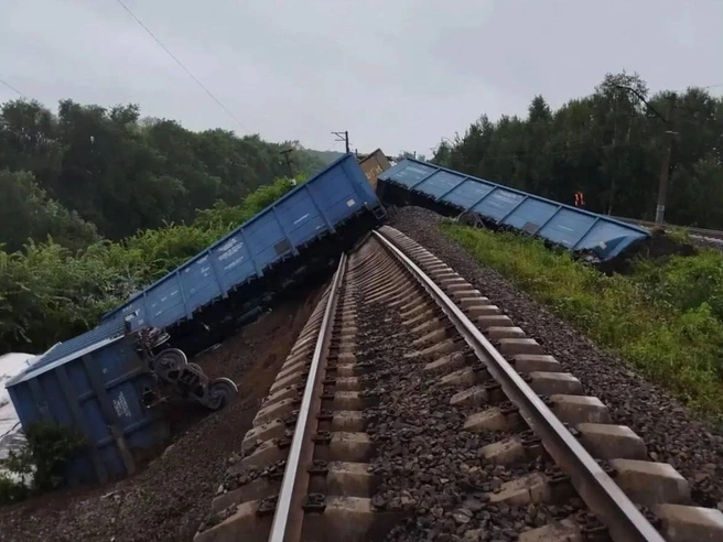 Из-за схода грузового состава в Пермском крае движение поездов в обе стороны остановлено | Источник: Уральская транспортная прокуратура