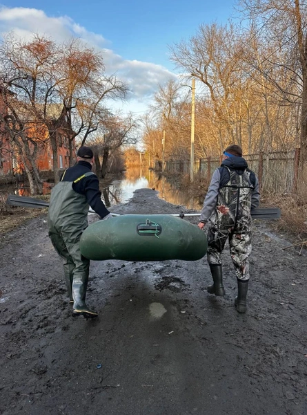 В один миг семья с двумя детьми лишилась дома из-за прорыва дамбы в Орске