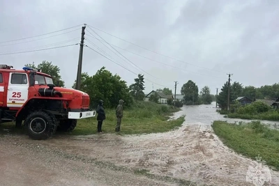 В селе Козловка под Бугурусланом подтоплены 12 домов, идет эвакуация