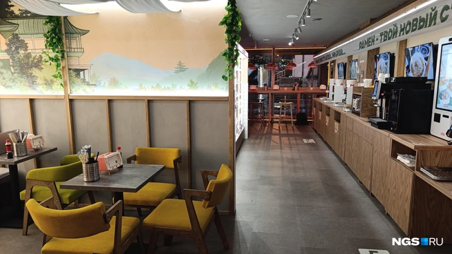 В Chupichu можно не только приготовить лапшу, но и съесть на месте, как в обычном кафе | Источник: Стас Соколов/NGS.RU