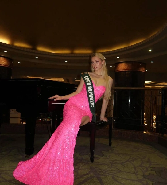 Титул «Мисс Земля — 2025» завоевала чешская модель Натали Пушкинова: смотрим фото красотки | Источник: Соцсети