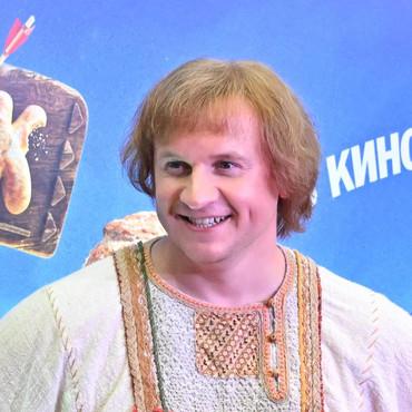«Им и их семьям желали смерти, обещали сжечь имущество»: Дмитрию Журавлеву и режиссеру «Колобка» сыплются угрозы