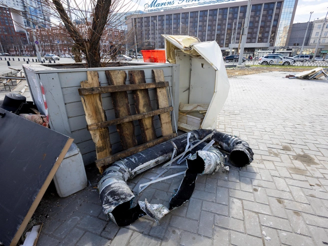 Демонтированы киоски по продаже шаурмы и услуг связи. | Источник: Владислав Лоншаков / E1.RU