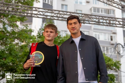 Дмитрий Бивол провел открытую тренировку в Благовещенске