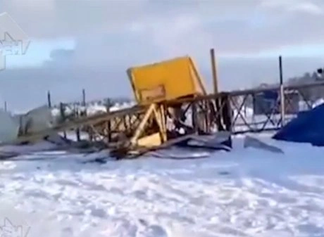 В Сургуте при падении башенного крана погиб человек (видео) | ya62.ru