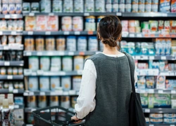 Сметут с полок: 5 продуктов, которые оказываются в дефиците во время кризиса