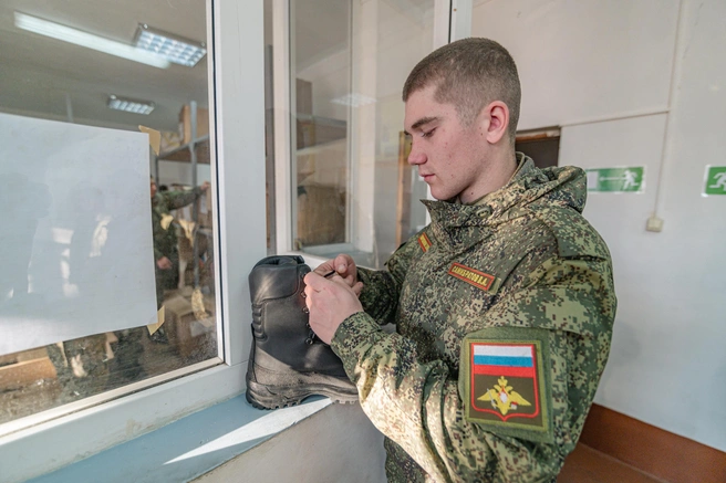 По словам Картаполова, защитить свои интересы в суде срочник сможет и удаленно, находясь при этом в воинской части | Источник: Олег Фёдоров / CHITA.RU