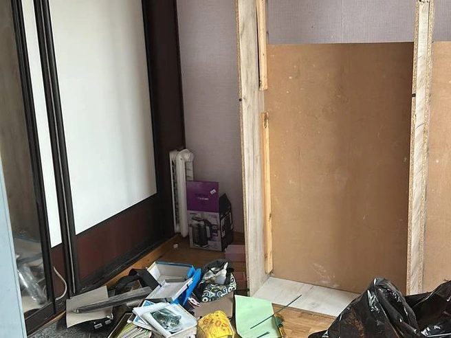 Мебель в квартире была серьезно повреждена | Источник: Читатель E1.RU