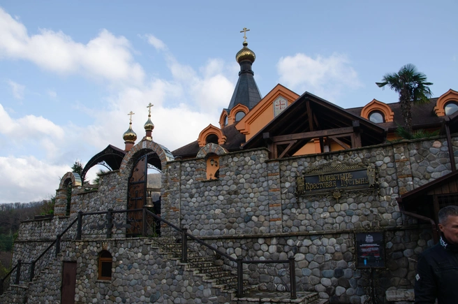 На входе — строгий дресс-код для женщин | Источник: Оксана Витязь / SOCHI1.RU