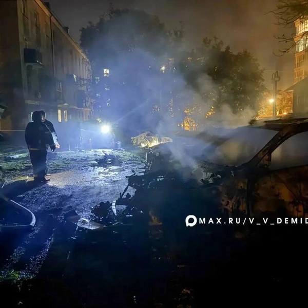 На местах атак в Белгороде начались пожары | Источник: Валентин Демидов / max.ru
