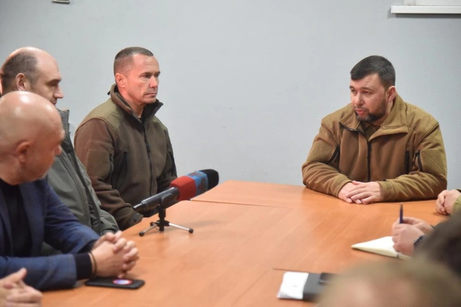 В ноябре 2022 года Бердников получил назначение в администрации Мариуполя, а позже дорос до первого зампреда правительства ДНР | Источник: сайт главы ДНР Дениса Пушилина