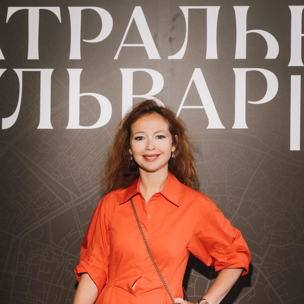 Елена Захарова 