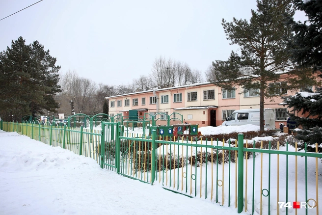 Территория садика расположена вплотную к участку будущей стройки | Источник: Михаил Шилкин