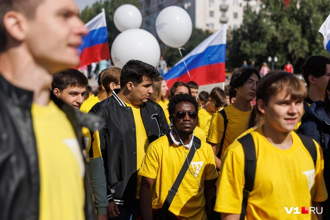 День города в Волгограде настолько манит своим размахом и программой, что отпраздновать его решили даже представители самых малочисленных народов планеты | Источник: Алексей Волхонский