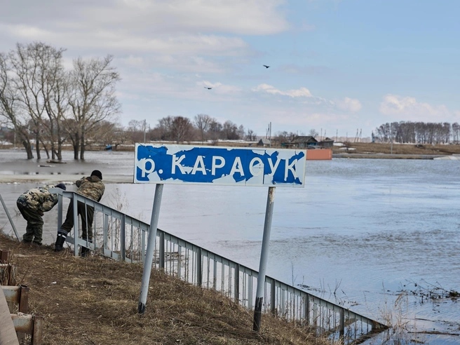 Жители сделали запасы продуктов на случай ухудшения ситуации. | Источник: Александр Ощепков / NGS.RU