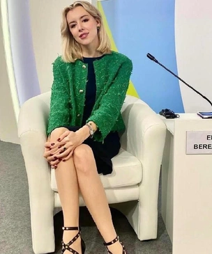 Ведущая «Прямой линии с Владимиром Путиным»: фото красивой и талантливой журналистки Екатерины Березовской