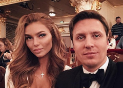 Уехавший из России шоумен Александр Белов разводится с женой