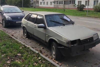 В Новосибирске ищут владельца ВАЗ 2109 на Лежена