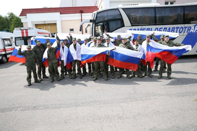 Российские бойцы сначала переправляются в Белоруссию и потом в Россию | Источник: Минобороны РФ