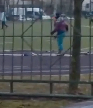 В московской школе сняли детей, занимающихся на лыжах без снега (видео)