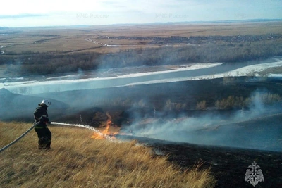 За сутки в Хакасии потушили шесть палов травы