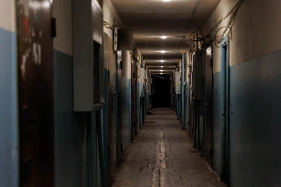 Тюменку лишили прав за оставление детей без еды