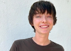 Американская актриса Эмма Дюмон объявила себя транс-мужчиной и поменяла имя