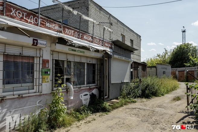 Когда-то торговля была более бойкой и здесь продавали хот-доги | Источник: Александр Куренной / 76.RU