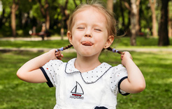 Подрезание уздечки языка у детей: нужно ли делать и какой способ выбрать