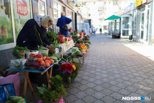 В 9 утра продавцов было немного | Источник: Евгений Софийчук / NGS55.RU