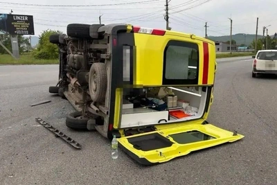 В Приморском крае перевернулась скорая с ребенком на ИВЛ