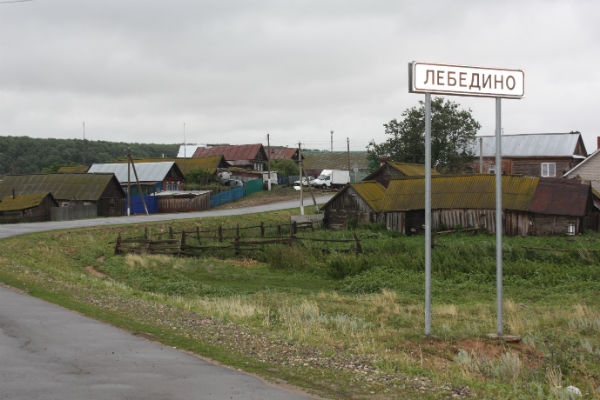 Село находится в 120 километрах от Казани, в нем около 500 жителей